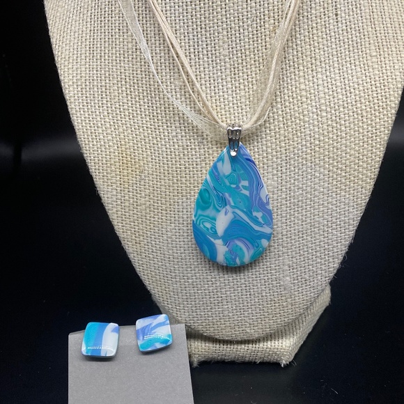 Handmade Pendant Necklace with Matching Earrings - Picture 1 of 1